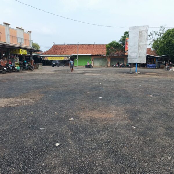 Banyak di Keluhkan Pedagang dan Masyarakat, DPUTR Mulai Perbaiki Halaman Pasar Puri Baru Pati