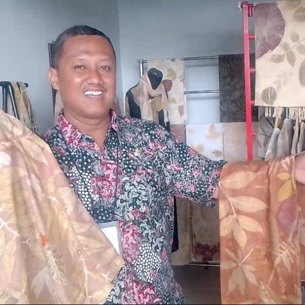 IKM Ryoshanty Ecoprint Juwana, Kombinasi Alam dan Kreatvitas Seorang Pengajar
