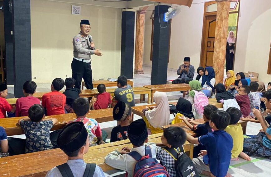 Ramadhan Safety Class, Satlantas Polresta Pati Mengaji dan Tanamkan Akhlak di TPQ Darul Fikri