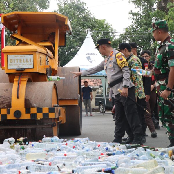 Polresta Pati Musnahkan 5.475 Botol Miras Ilegal Sitaan, Bukti Tegas Perangi Peredaran Miras