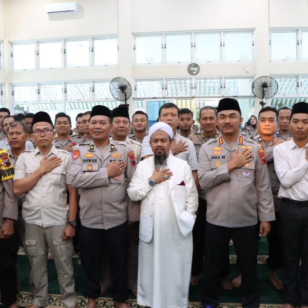 Siraman Rohani di Polresta Pati: Ustadz H. Abdurrahman Al-Banjari Ajak Personel Tanamkan Syukur Dalam Tugas