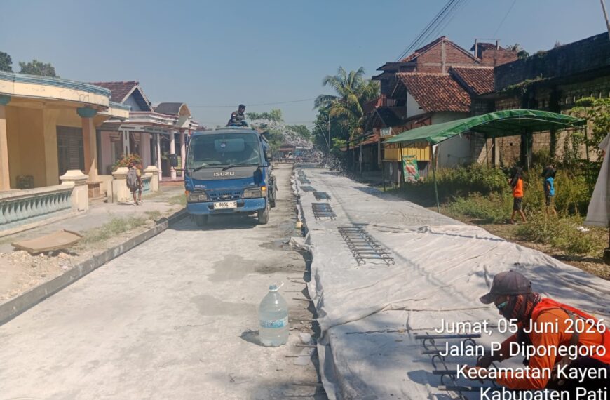 Rusak Parah; Jalan Kawedanan Kota Kayen dan Sumbersari Sering Sedang di Kebut DPUTR Pati Supaya Mulus