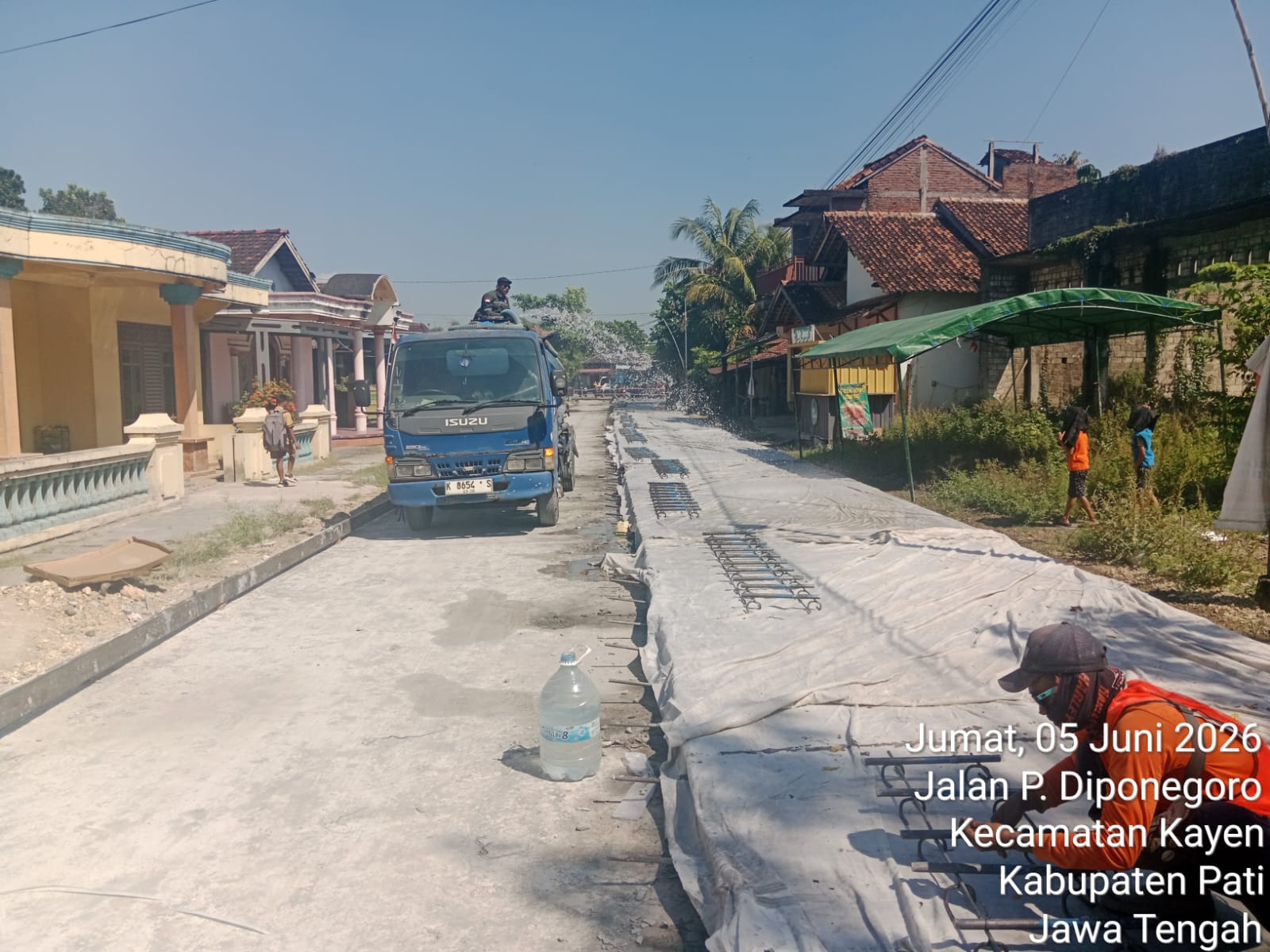 Rusak Parah; Jalan Kawedanan Kota Kayen dan Sumbersari Sering Sedang di Kebut DPUTR Pati Supaya Mulus
